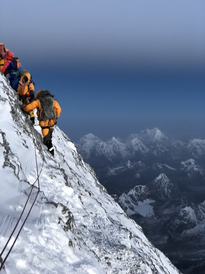 Người phụ nữ giữ kỷ lục 9 lần chinh phục Everest vốn là nhân viên rửa bát ở Whole Foods, lương 11,5 USD/giờ - Ảnh 4.