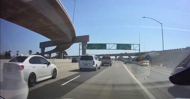 Xem cách hệ thống bán tự động Autopilot trên Tesla Model 3 đánh lái để tránh tai nạn trên đường - Ảnh 1.