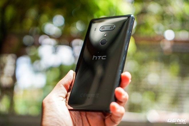 Ảnh thực tế HTC U12 Plus tại Việt Nam: phím bấm cảm biến lực, 4 camera, màn hình tràn viền không tai thỏ - Ảnh 16.