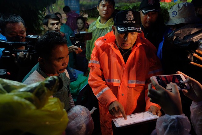 Các hình ảnh cho thấy quy mô và độ phức tạp của nỗ lực giải cứu các cậu bé Thái Lan bị mắc kẹt - Ảnh 14.