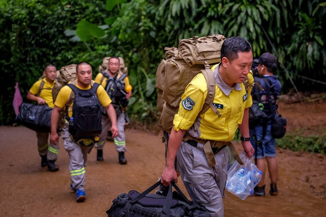 Các hình ảnh cho thấy quy mô và độ phức tạp của nỗ lực giải cứu các cậu bé Thái Lan bị mắc kẹt - Ảnh 9.