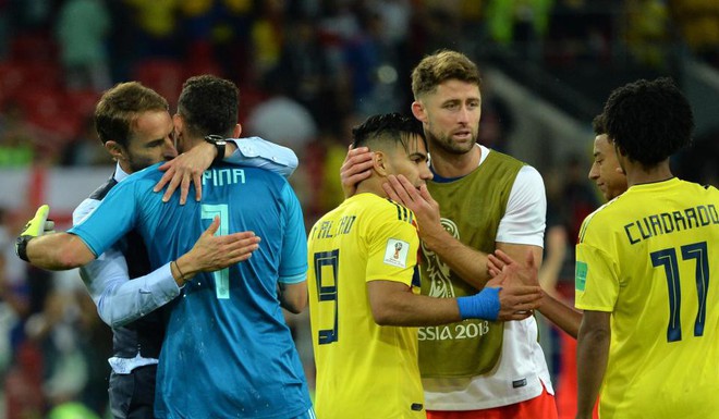 Sống đẹp mùa World Cup: HLV đội tuyển Anh an ủi các cầu thủ Colombia rồi mới ăn mừng chiến thắng - Ảnh 2.