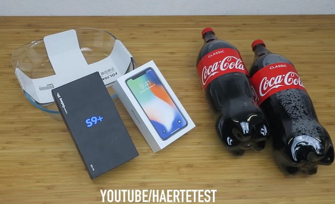 Tra tấn Galaxy S9 Plus và iPhone X: Ngâm nước Coca-Cola, đóng băng trong 24 giờ và cái kết bất ngờ - Ảnh 1.