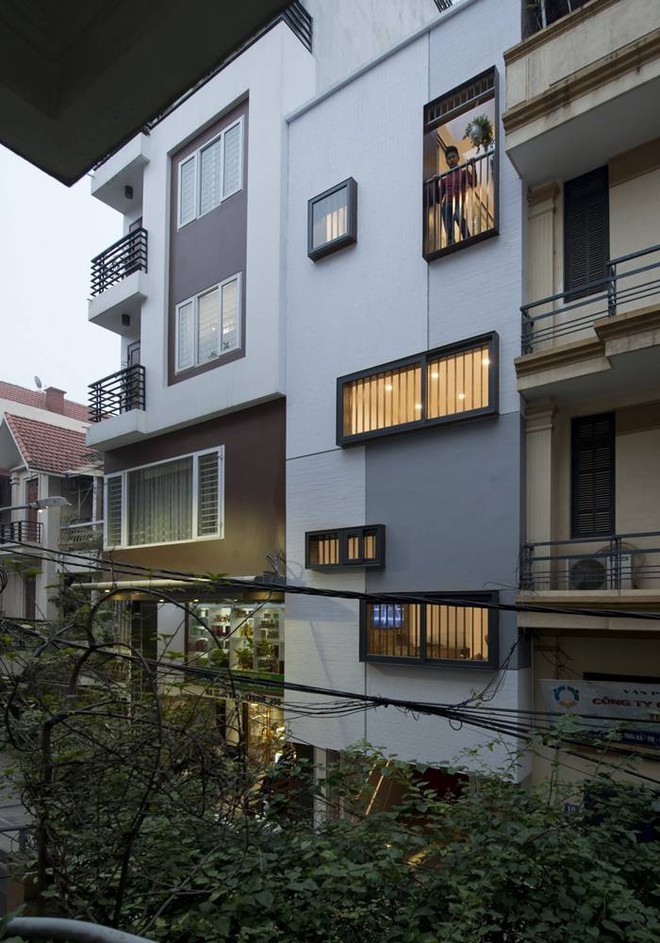 Giải pháp chiếu sáng thông minh của căn nhà ống 42m2 ở Hà Nội được tạp chí kiến trúc Mỹ tôn vinh - Ảnh 1.