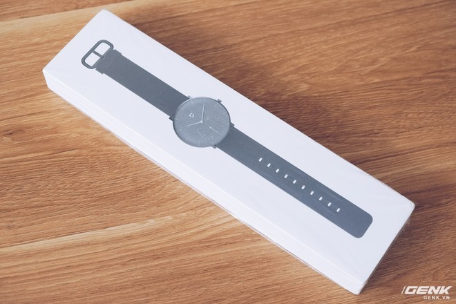 Trên cổ tay đồng hồ Xiaomi Mijia Quartz Watch mới về VN: Đồng hồ truyền thống kết hợp theo dõi sức khỏe, pin 6 tháng, giá 1.5 triệu đồng - Ảnh 1.