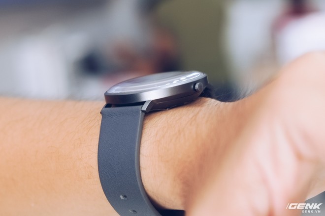 Trên cổ tay đồng hồ Xiaomi Mijia Quartz Watch mới về VN: Đồng hồ truyền thống kết hợp theo dõi sức khỏe, pin 6 tháng, giá 1.5 triệu đồng - Ảnh 9.
