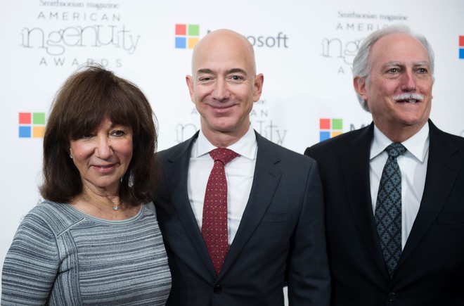 Khoản đầu tư mạo hiểm thành công nhất mọi thời đại: Vét sạch túi góp hơn 200.000 USD cho con lập Amazon dù chẳng hiểu nó kinh doanh gì, giờ thì cha mẹ Jeff Bezos cũng là tỷ phú - Ảnh 1.