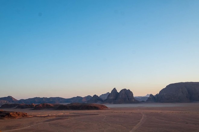 Chiêm ngưỡng vẻ choáng ngợp của sa mạc từng xuất hiện trong các cảnh phim Star Wars và The Martian - Ảnh 4.