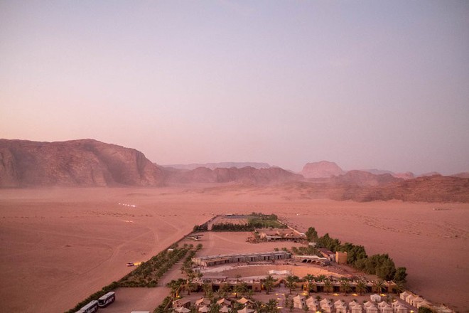Chiêm ngưỡng vẻ choáng ngợp của sa mạc từng xuất hiện trong các cảnh phim Star Wars và The Martian - Ảnh 8.