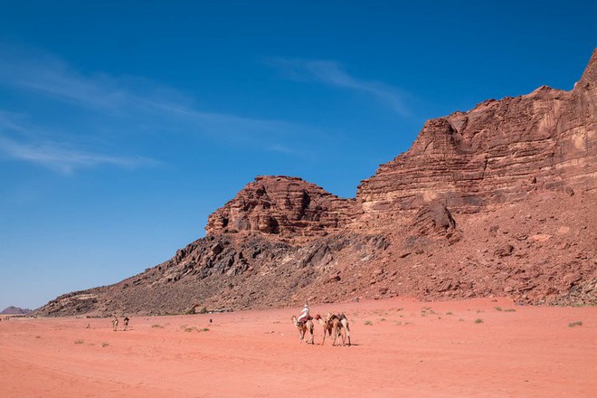Chiêm ngưỡng vẻ choáng ngợp của sa mạc từng xuất hiện trong các cảnh phim Star Wars và The Martian - Ảnh 19.