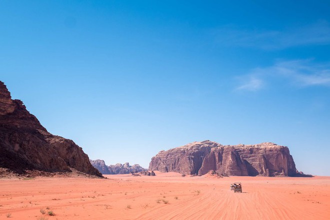 Chiêm ngưỡng vẻ choáng ngợp của sa mạc từng xuất hiện trong các cảnh phim Star Wars và The Martian - Ảnh 29.
