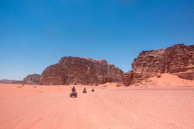 Chiêm ngưỡng vẻ choáng ngợp của sa mạc từng xuất hiện trong các cảnh phim Star Wars và The Martian - Ảnh 31.