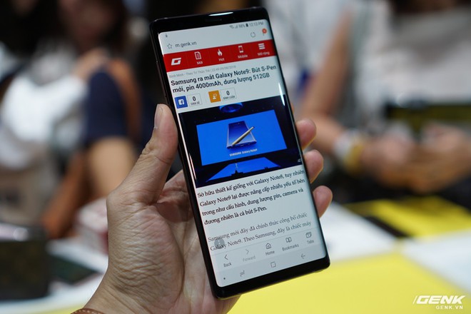 Ảnh thực tế Galaxy Note9 vừa mới ra mắt: Có những gì đỉnh hơn người tiền nhiệm Note8? - Ảnh 3.