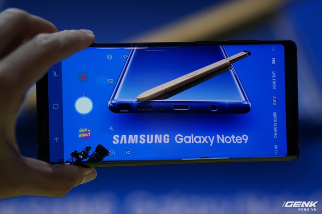 Ảnh thực tế Galaxy Note9 vừa mới ra mắt: Có những gì đỉnh hơn người tiền nhiệm Note8? - Ảnh 24.