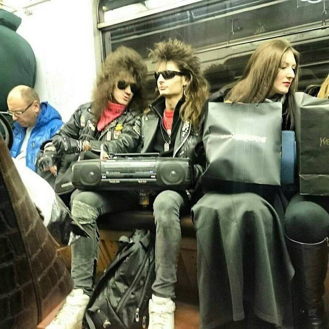 [Vui] 20 bức ảnh sẽ chứng minh cho bạn thấy: Thế giới trên tàu điện ngầm luôn ngập tràn những điều kỳ lạ - Ảnh 8.