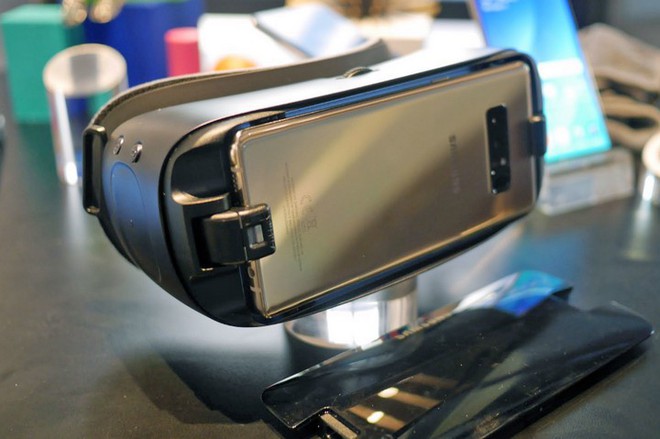 Tại sao Samsung ra mắt Galaxy Note9, loa thông minh, Galaxy Watch mà không có kính Gear VR? - Ảnh 2.