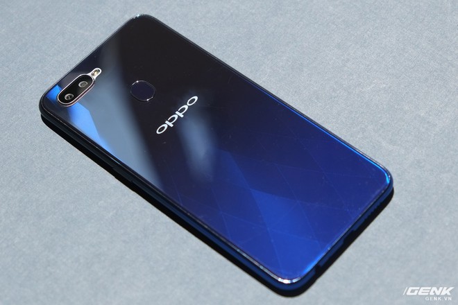 Trên tay Oppo F9 giá 7.69 triệu: Màn hình giọt nước, mặt lưng họa tiết, sạc nhanh VOOC, camera kép - Ảnh 6.