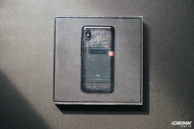 Đây là Xiaomi Mi 8 EE giá 19 triệu tại VN: Mặt lưng trong suốt, vân tay trong màn hình, quét khuôn mặt 3D - Ảnh 3.