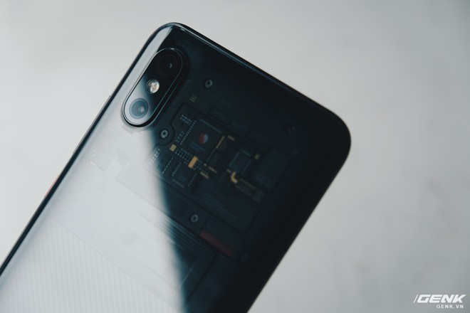 Đây là Xiaomi Mi 8 EE giá 19 triệu tại VN: Mặt lưng trong suốt, vân tay trong màn hình, quét khuôn mặt 3D - Ảnh 29.