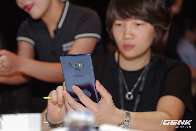 Samsung Galaxy Note9 gây bất ngờ tại Việt Nam với giá tốt hơn dự kiến gần 2 triệu cùng nhiều ưu đãi khủng - Ảnh 5.