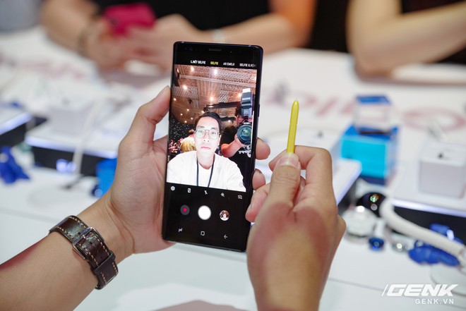 Samsung Galaxy Note9 gây bất ngờ tại Việt Nam với giá tốt hơn dự kiến gần 2 triệu cùng nhiều ưu đãi khủng - Ảnh 4.
