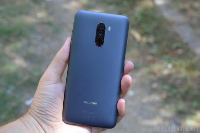 Trên tay sớm Pocophone F1, hiệu suất hàng đầu, màn hình đẹp, pin tuyệt, giá siêu rẻ nhưng camera tầm thường - Ảnh 4.