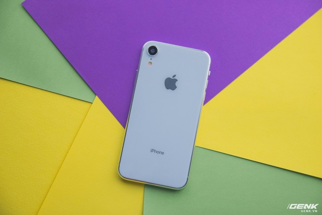 iPhone 6.1 inch sắp ra mắt của Apple về VN dưới dạng mô hình - Ảnh 1.