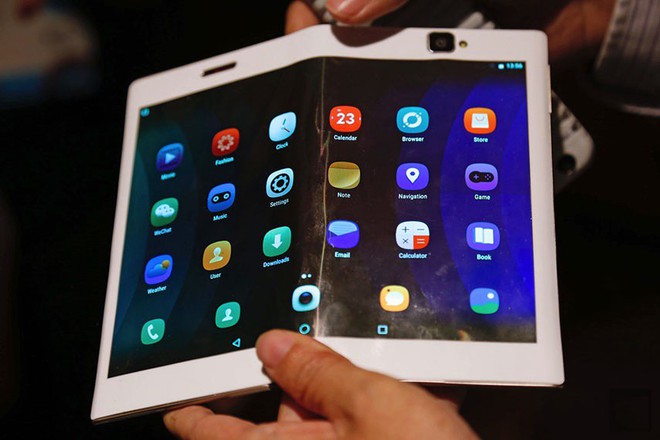 LG nộp đơn xin cấp nhiều bằng sáng chế cho smartphone màn hình gập hơn Samsung - Ảnh 1.