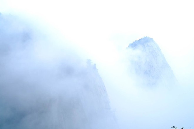 Khám phá đỉnh Hoa Sơn huyền thoại với đường leo núi nguy hiểm bậc nhất thế giới: Con người mới đáng sợ chứ không phải cảnh quan! - Ảnh 20.