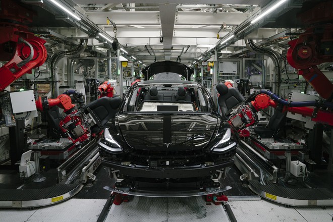 Mất 3 hoặc 4 năm nữa, Tesla sẽ sản xuất được ô tô điện giá rẻ dưới 600 triệu đồng - Ảnh 1.