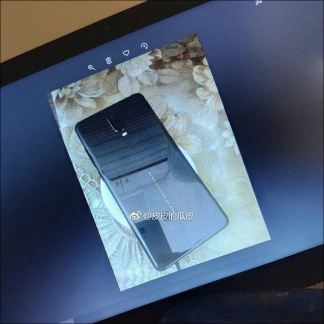 Xiaomi Mi MIX 3 lộ ảnh thực tế với thay đổi lớn về thiết kế so với Mi MIX 2 - Ảnh 1.