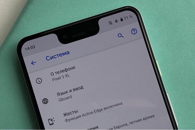 Google Pixel 3 XL rò rỉ ảnh thực tế với tai thỏ và cằm to đùng, thô kệch nhất làng Android - Ảnh 1.