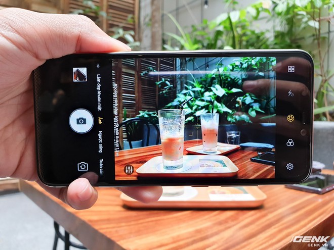Trên tay smartphone thương hiệu Việt có ngoại hình giống y hệt iPhone X - Ảnh 6.