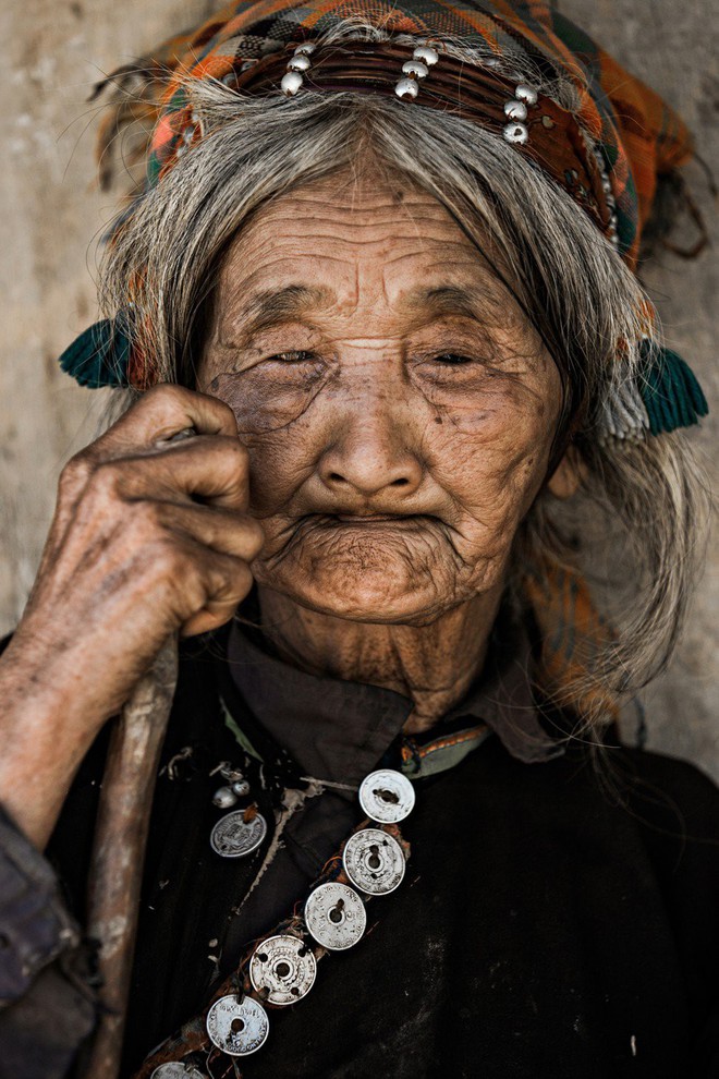 Những nét văn hóa truyền thống của các dân tộc thiểu số ở Việt Nam đẹp mê hồn qua ống kính nhiếp ảnh gia Pháp - Ảnh 5.