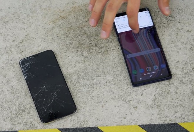 Thử thách thả rơi Galaxy Note9 và iPhone X: Cả hai đều dùng kính nhưng bên nào bền hơn? - Ảnh 7.