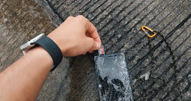 Thả rơi Galaxy Note9 từ độ cao 300 mét: Thừa sống thiếu chết nhưng quyết không thành vỡ vụn - Ảnh 3.