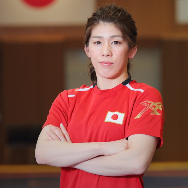 Từng giành 3 HCV Olympic, nữ đô vật Nhật tiếp tục phá kỷ lục Guinness dập nổ bóng bay bằng bàn tọa - Ảnh 2.