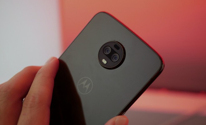 Motorola ra mắt Moto Z3: Chip SD 835, RAM 4GB, cảm biến vân tay ở cạnh bên, có sẵn chế độ 5G, giá 480 USD - Ảnh 2.