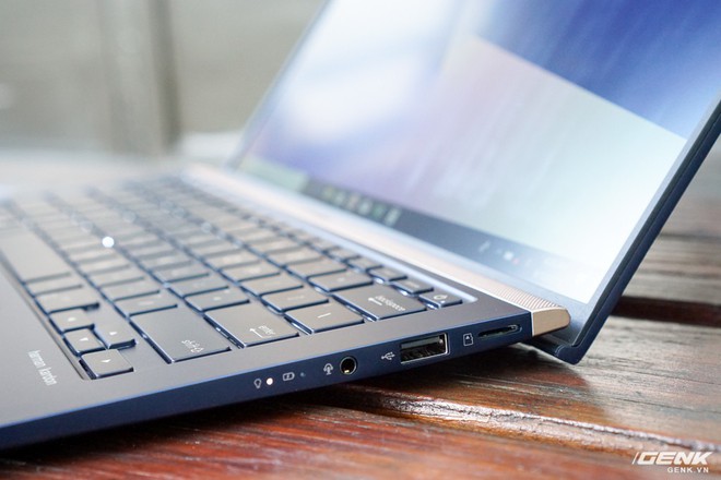 [IFA 2018] Cận cảnh loạt laptop Asus ZenBook mới với viền màn hình siêu mỏng, numpad tích hợp trong bàn rê chuột - Ảnh 9.