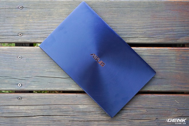 [IFA 2018] Cận cảnh loạt laptop Asus ZenBook mới với viền màn hình siêu mỏng, numpad tích hợp trong bàn rê chuột - Ảnh 12.
