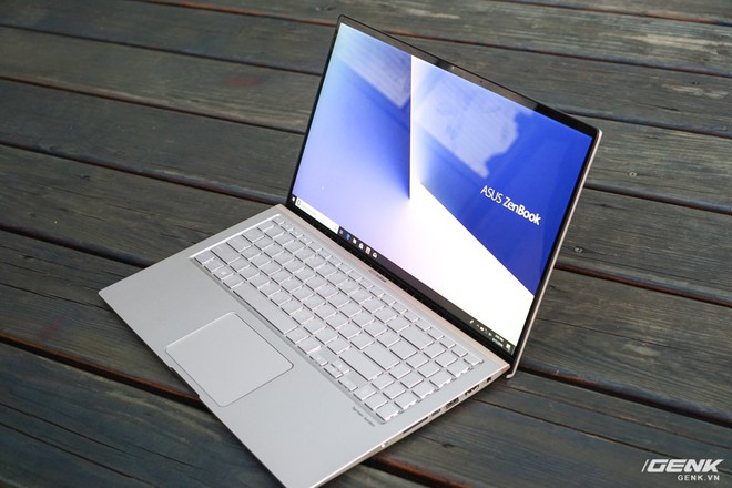 [IFA 2018] Cận cảnh loạt laptop Asus ZenBook mới với viền màn hình siêu mỏng, numpad tích hợp trong bàn rê chuột - Ảnh 15.