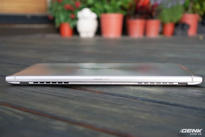 [IFA 2018] Cận cảnh loạt laptop Asus ZenBook mới với viền màn hình siêu mỏng, numpad tích hợp trong bàn rê chuột - Ảnh 18.