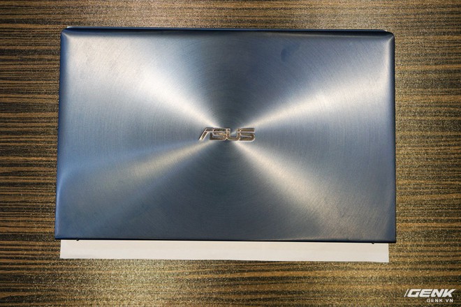 [IFA 2018] Cận cảnh loạt laptop Asus ZenBook mới với viền màn hình siêu mỏng, numpad tích hợp trong bàn rê chuột - Ảnh 2.
