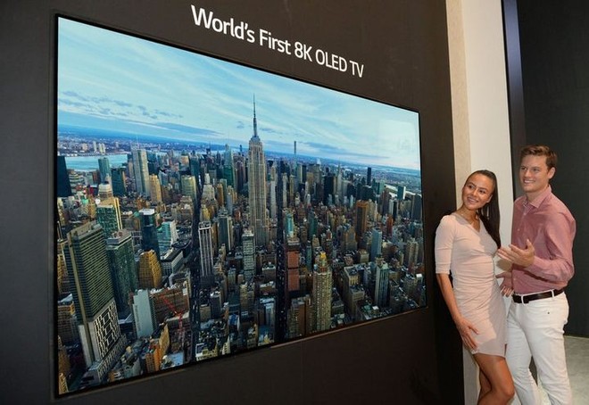 [IFA 2018] LG trình làng TV OLED 8K đầu tiên trên thế giới, mở màn cuộc đua TV OLED 8K - Ảnh 1.