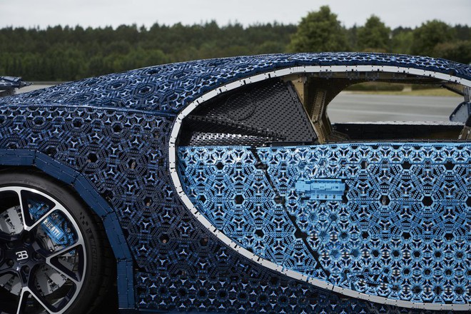Lego dùng hơn 1 triệu mảnh ghép làm siêu xe Bugatti Chiron, lái được nhưng tốc độ chỉ bằng 1/21 xe thật - Ảnh 13.