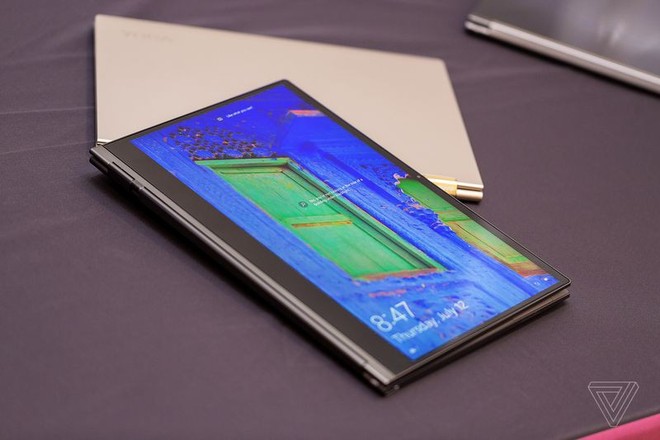 [IFA 2018] Laptop flagship mới của Lenovo Yoga C930 có cả dải loa và bút cảm ứng ở bản lề xoay 360 độ - Ảnh 2.