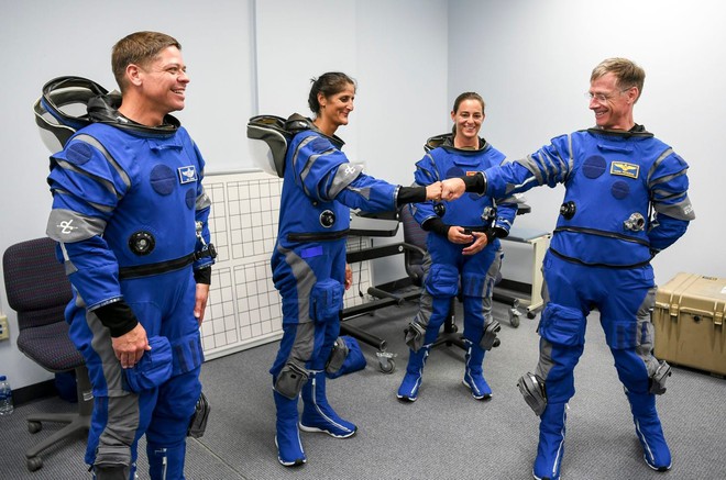 NASA tuyên bố đội ngũ phi hành gia sẽ bay cùng SpaceX và Boeing lên trạm vũ trụ ISS, khởi đầu cho kỉ nguyên vũ trụ mới - Ảnh 1.