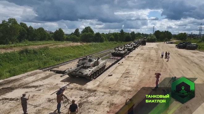 Xe tăng Trung Quốc liên tiếp gặp sự cố tại Tank Biathlon: 2018 lăn đùng ra chết, 2016 rụng bánh khi đang chạy - Ảnh 3.
