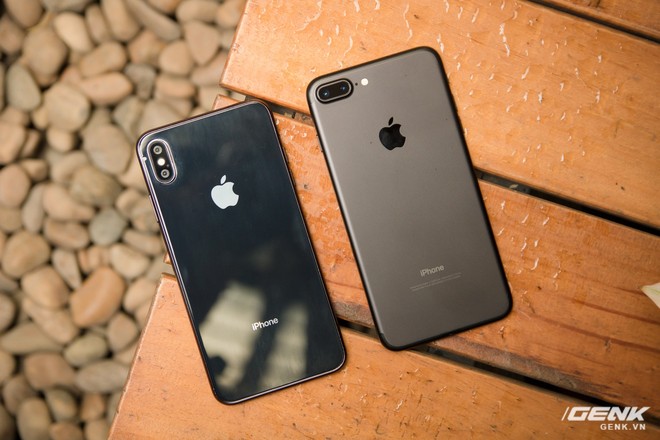 So sánh kích thước iPhone X Plus và iPhone 7 Plus: To bằng nhau, nhưng màn hình iPhone X Plus lớn hơn nhiều - Ảnh 1.