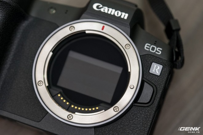 Trên tay máy ảnh Canon EOS R tại Việt Nam: Cuộc chiến không gương lật chính thức bắt đầu - Ảnh 3.